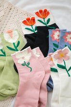 Load image into Gallery viewer, Fun Floral Socks
